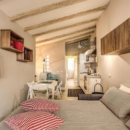Apartamento Attic With Terrace By Trevi Fountain Roma Exterior foto