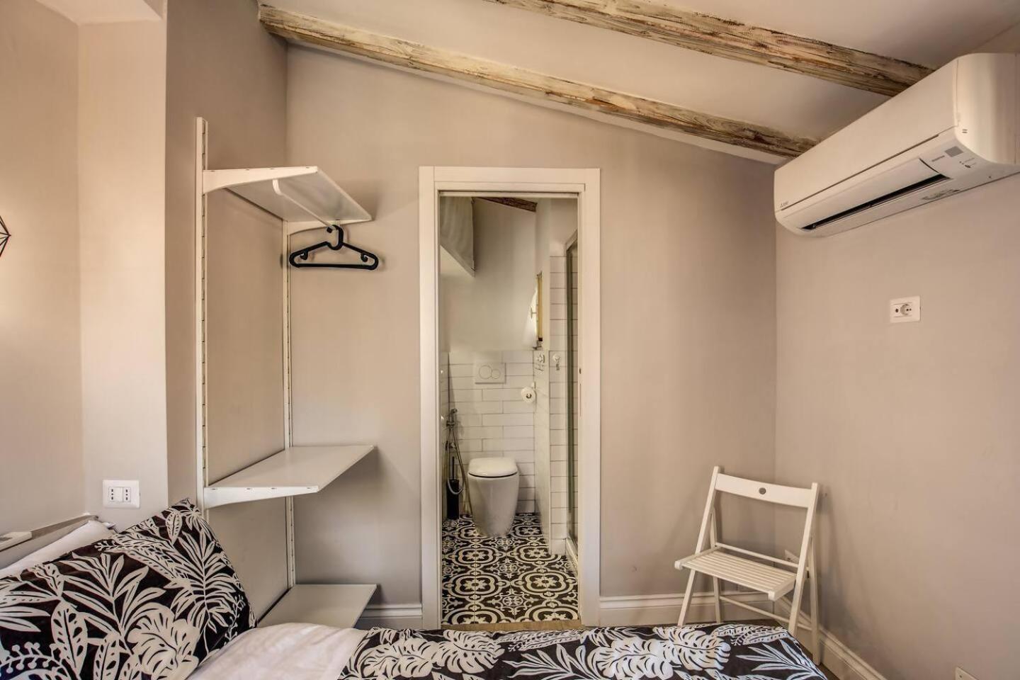 Apartamento Attic With Terrace By Trevi Fountain Roma Exterior foto