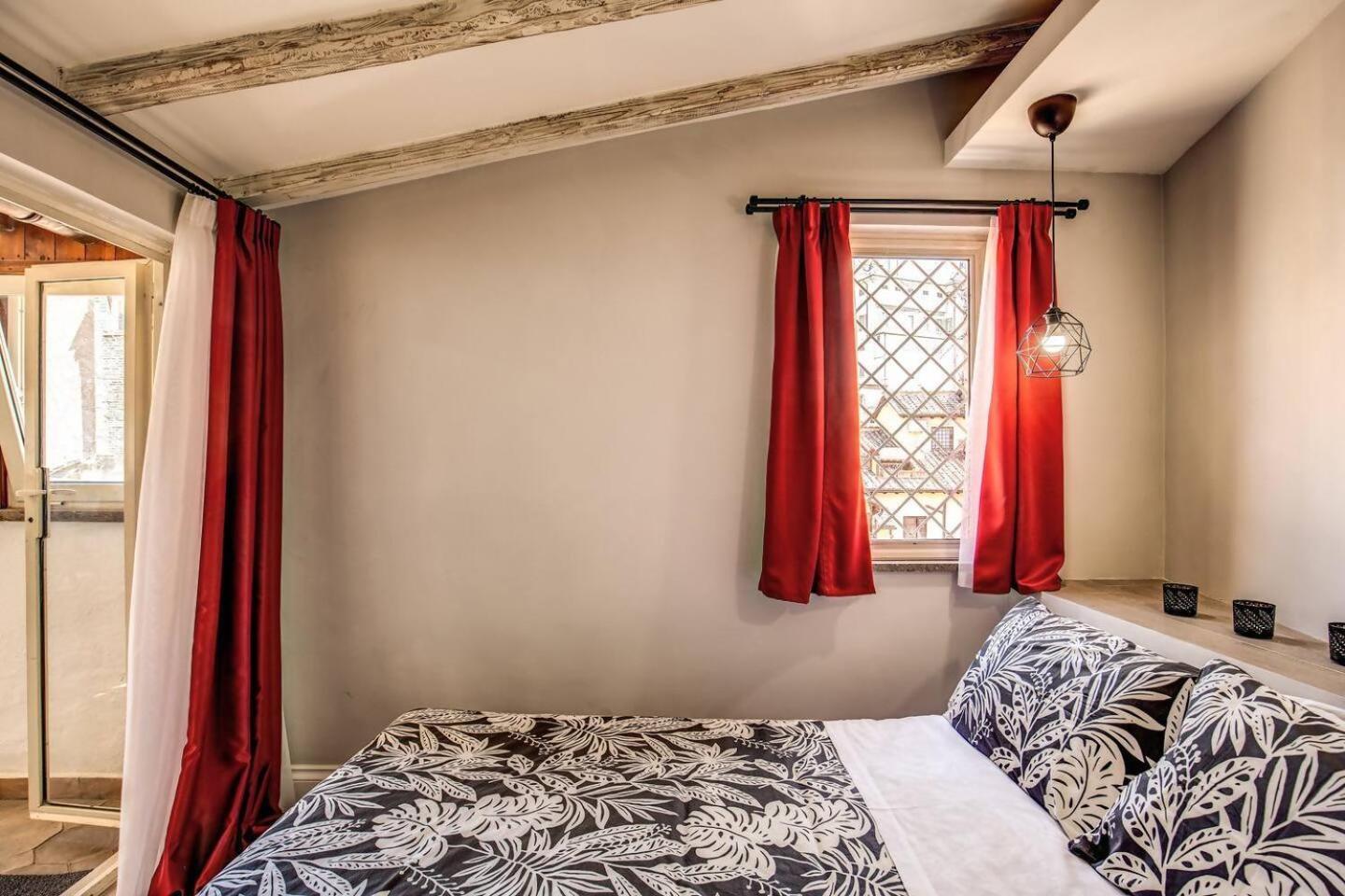 Apartamento Attic With Terrace By Trevi Fountain Roma Exterior foto