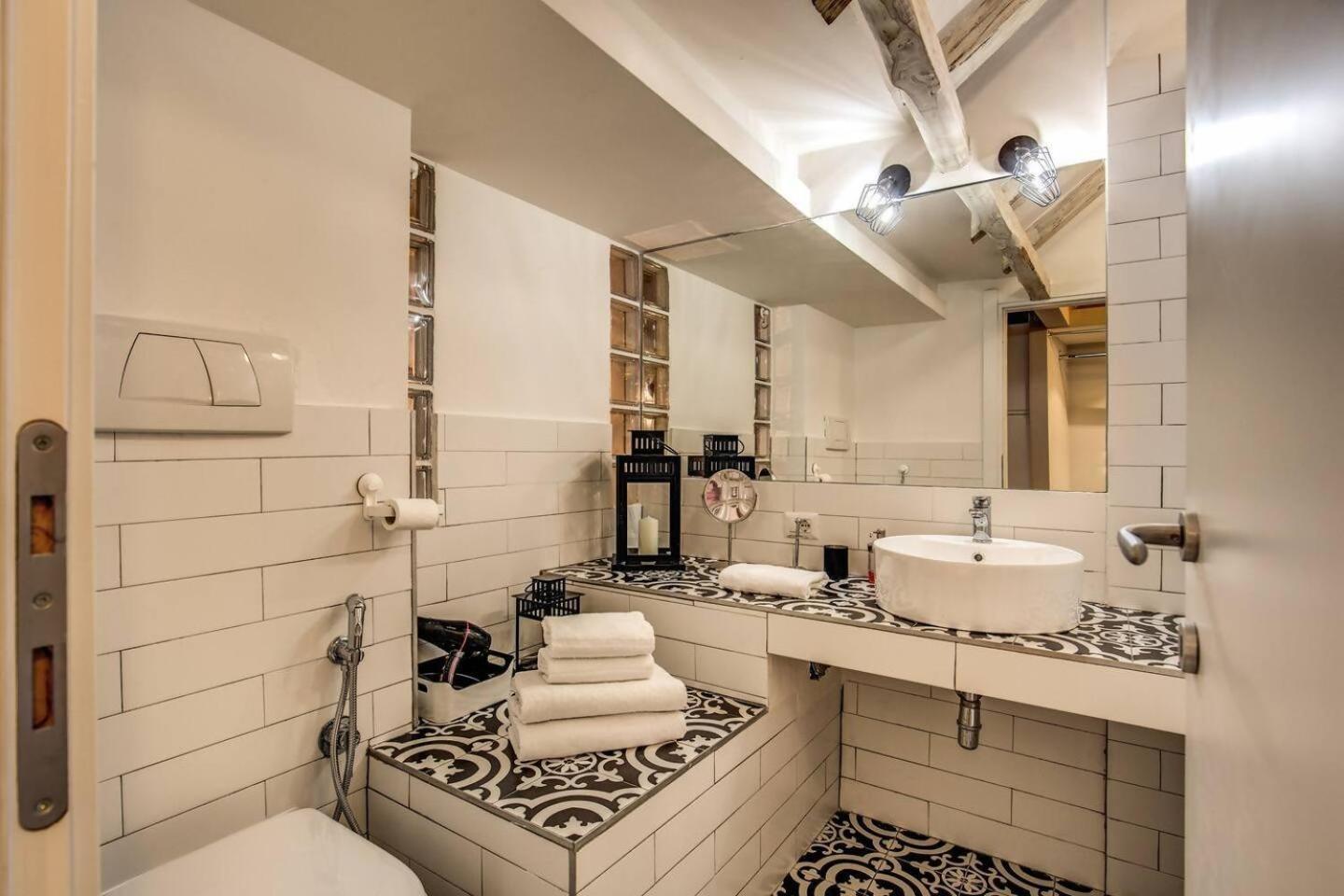 Apartamento Attic With Terrace By Trevi Fountain Roma Exterior foto