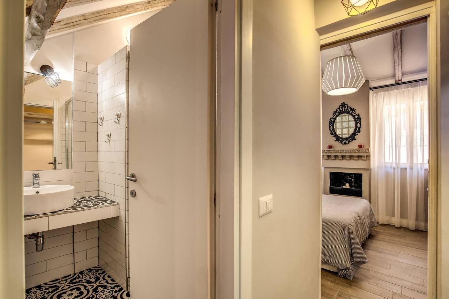 Apartamento Attic With Terrace By Trevi Fountain Roma Exterior foto