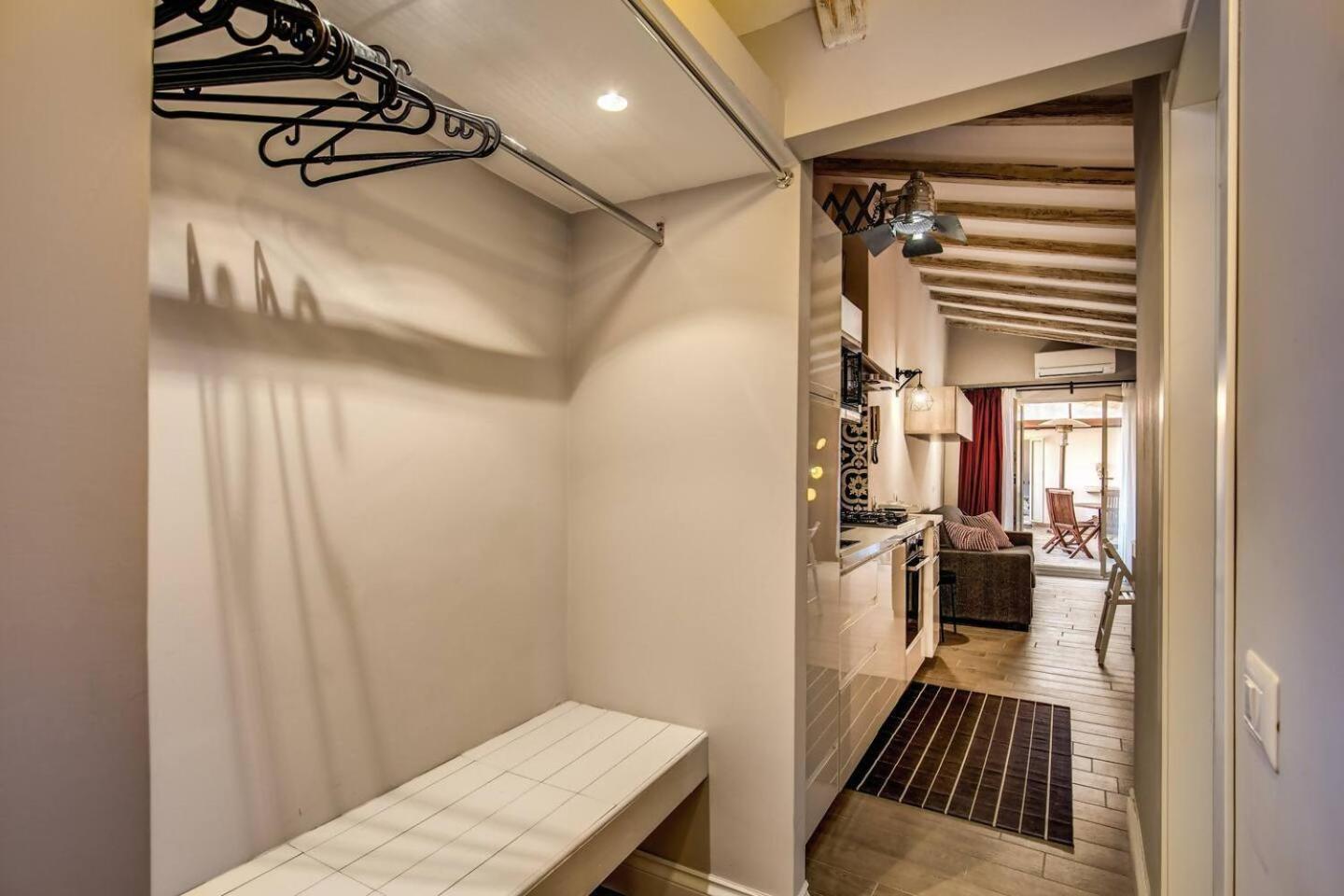 Apartamento Attic With Terrace By Trevi Fountain Roma Exterior foto