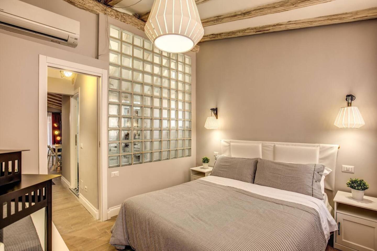 Apartamento Attic With Terrace By Trevi Fountain Roma Exterior foto