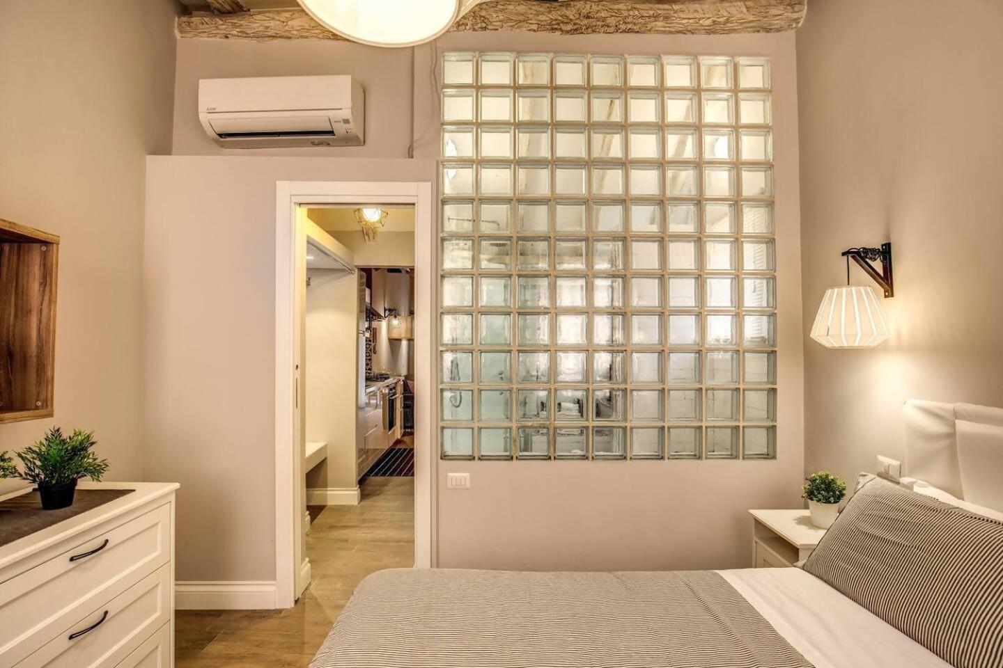 Apartamento Attic With Terrace By Trevi Fountain Roma Exterior foto
